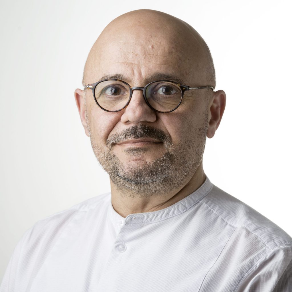 Porträttbild av Murad Artin (V).